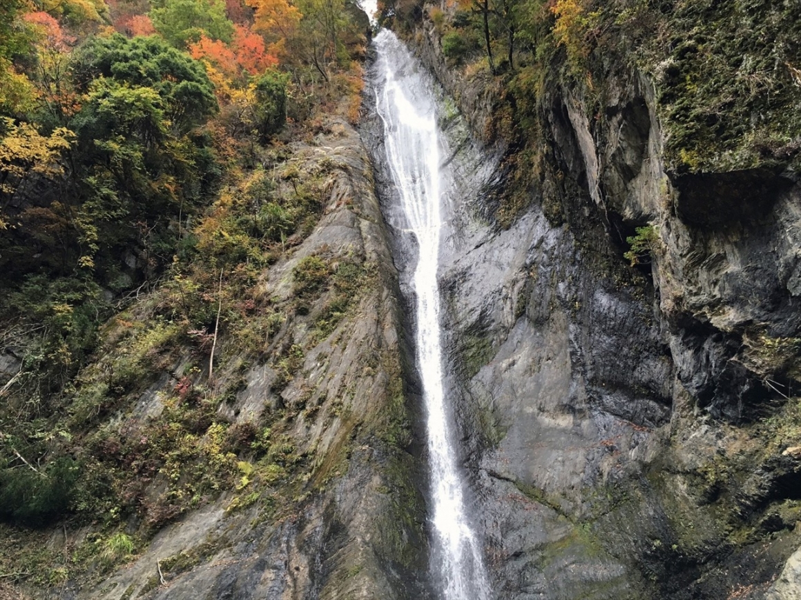 見神 けんしん の滝 雨畑 山梨デザインアーカイブ